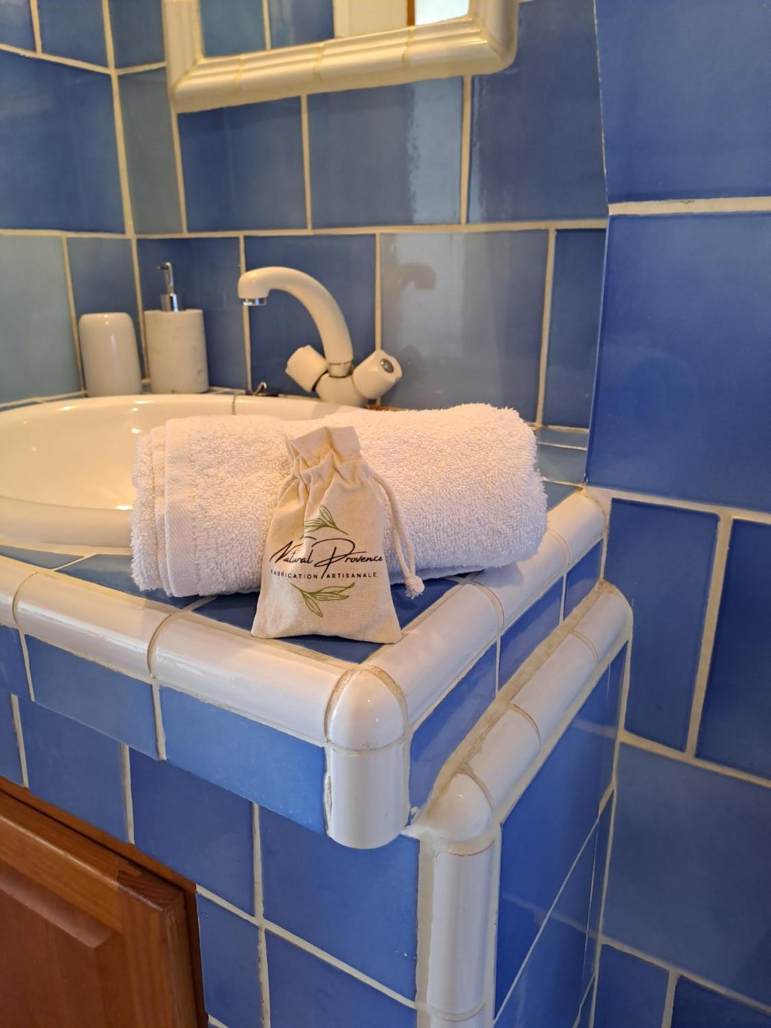 Bargème Les Roses Tremieres Bed & Breakfast エクステリア 写真