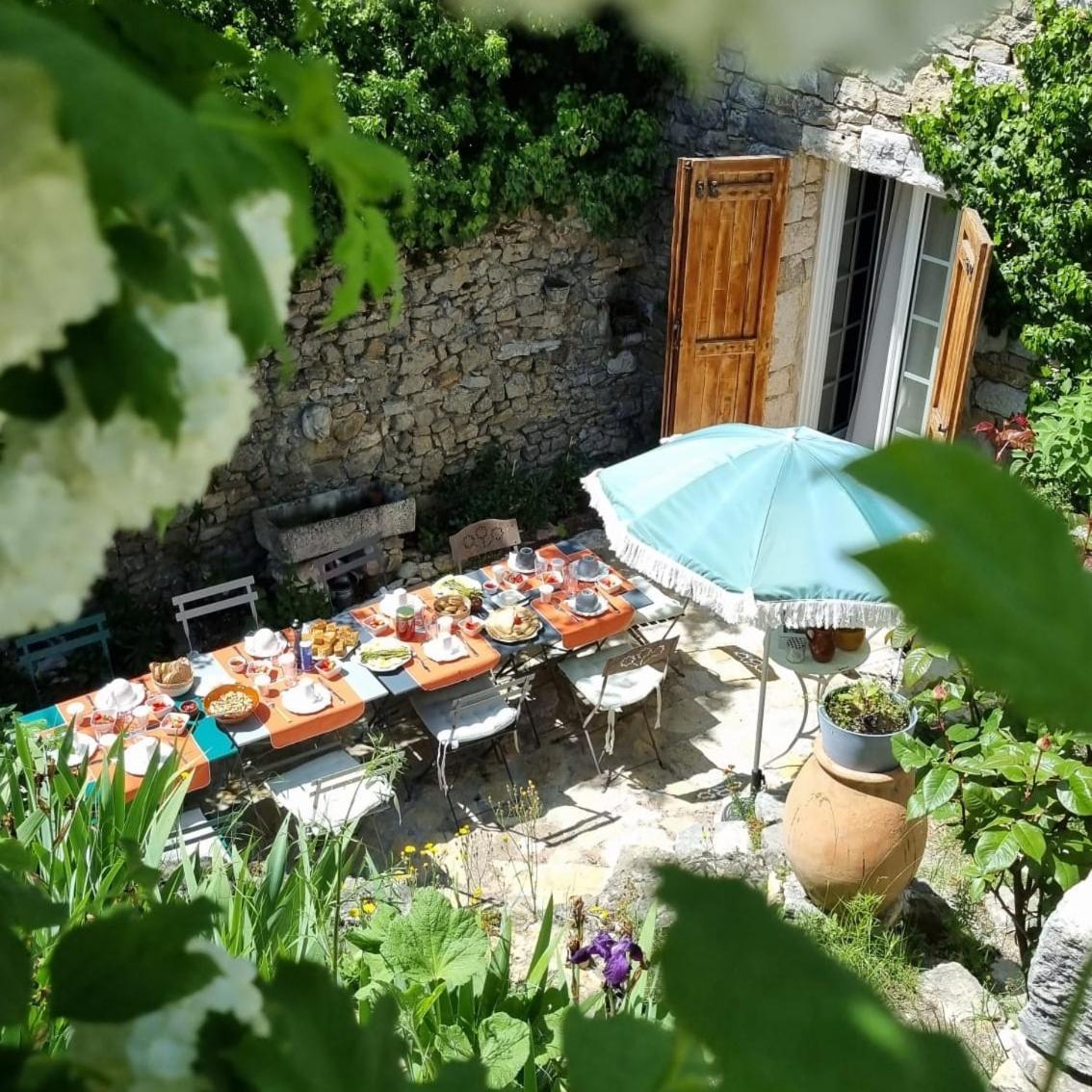Bargème Les Roses Tremieres Bed & Breakfast エクステリア 写真
