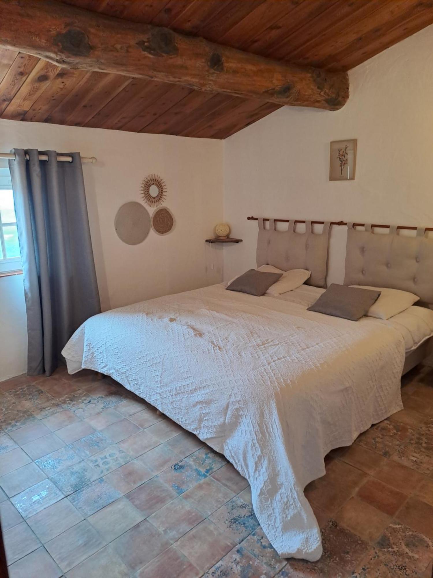 Bargème Les Roses Tremieres Bed & Breakfast エクステリア 写真
