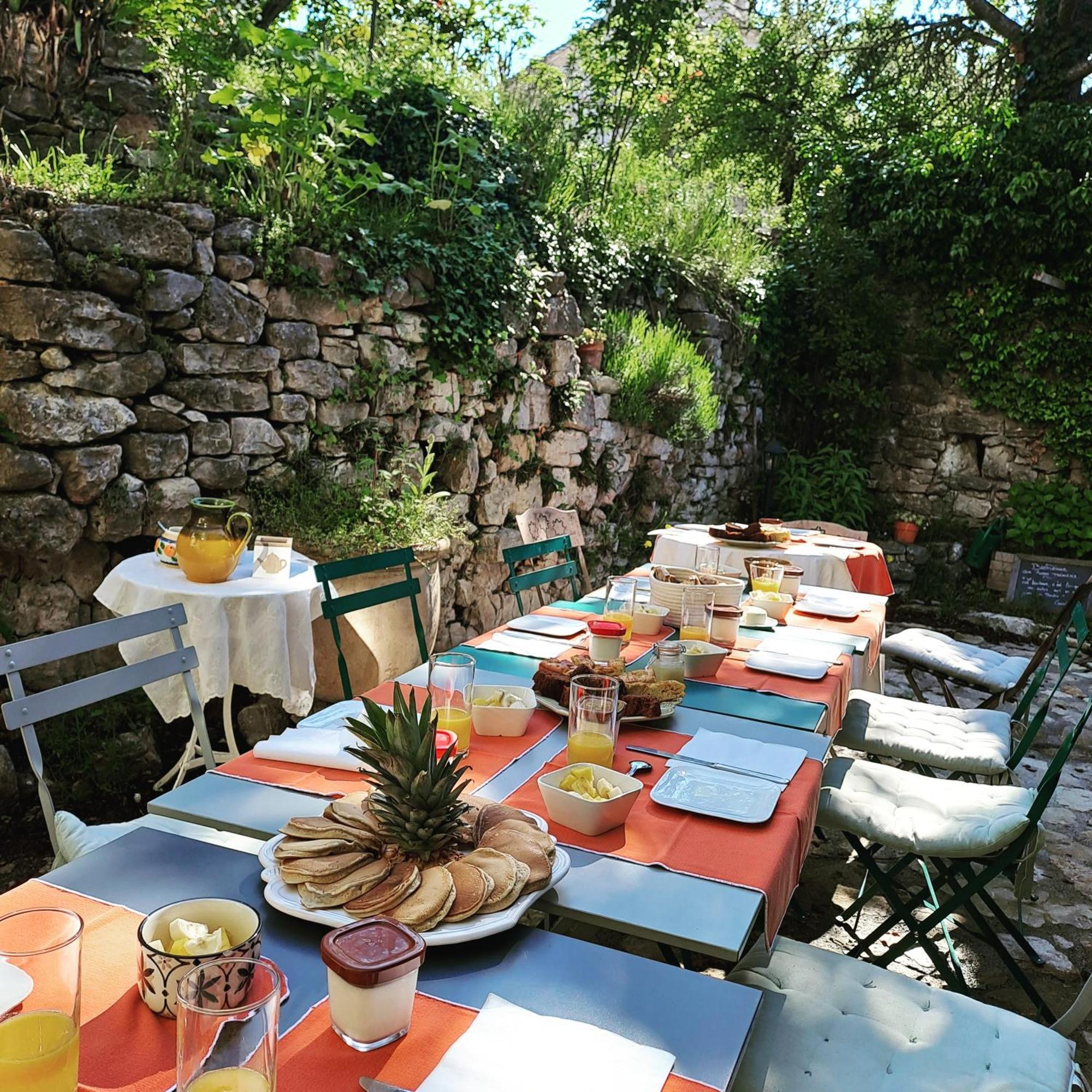 Bargème Les Roses Tremieres Bed & Breakfast エクステリア 写真
